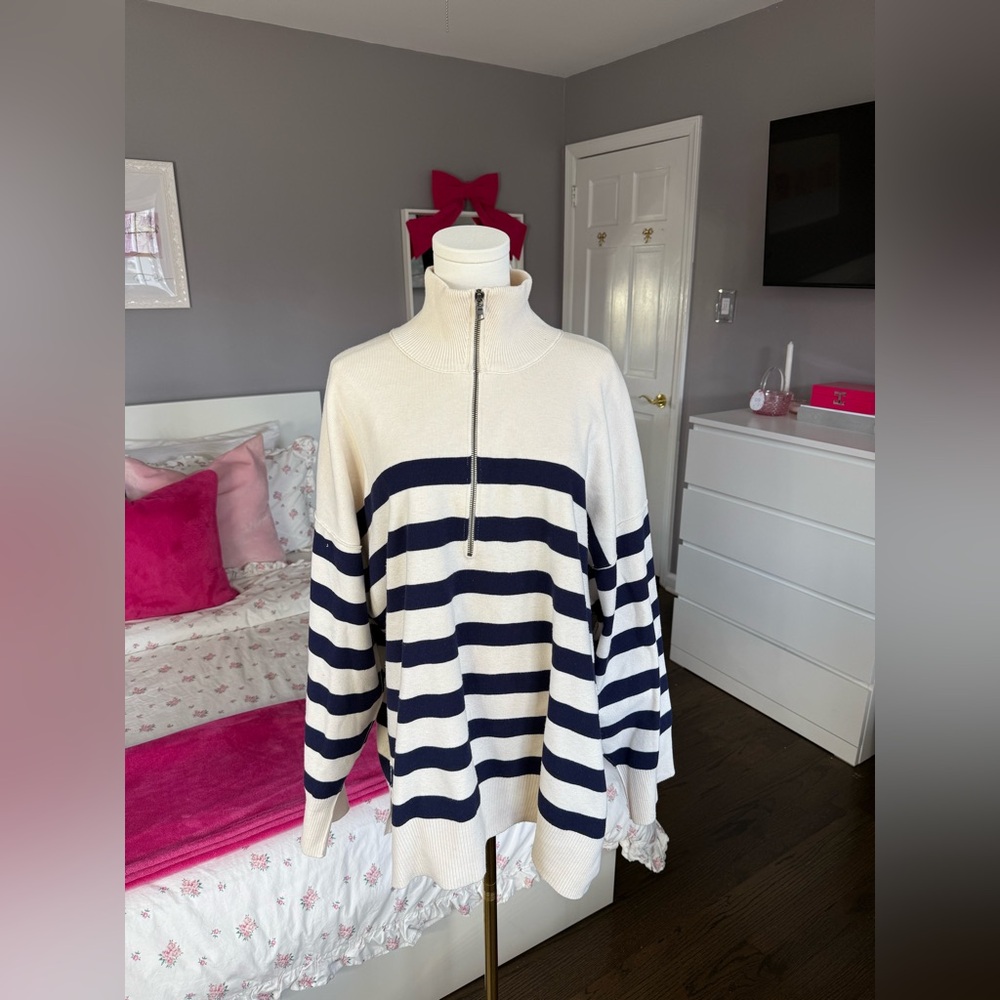Free People Navy and White V-Neck Sweater